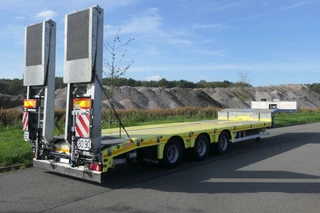 Trailer 2022 - F-S43-1AAF | Hydraulic bed | Moveable hydraulic ramps | Remote control | 2022 | TUV/MOT/APK 01-2027 | French Trailer afbeelding 2 miniatuur