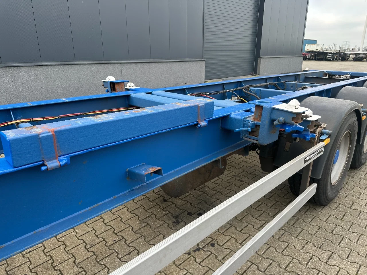 Contar 2000 - 40FT HIGH CUBE chassis / liftaxle / drumbrakes / NL-Chassis zdjęcie 13