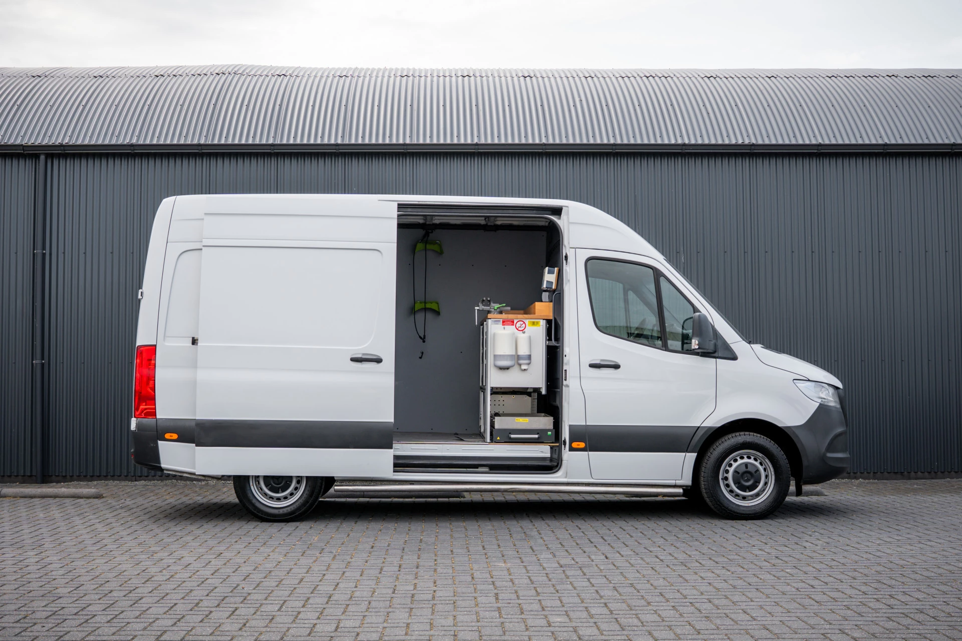 Mercedes-Benz Sprinter 2020 - 311 CDI RWD L2H2 | | Volledig Ingericht | Mbux | Camera | Climatronic afbeelding 7