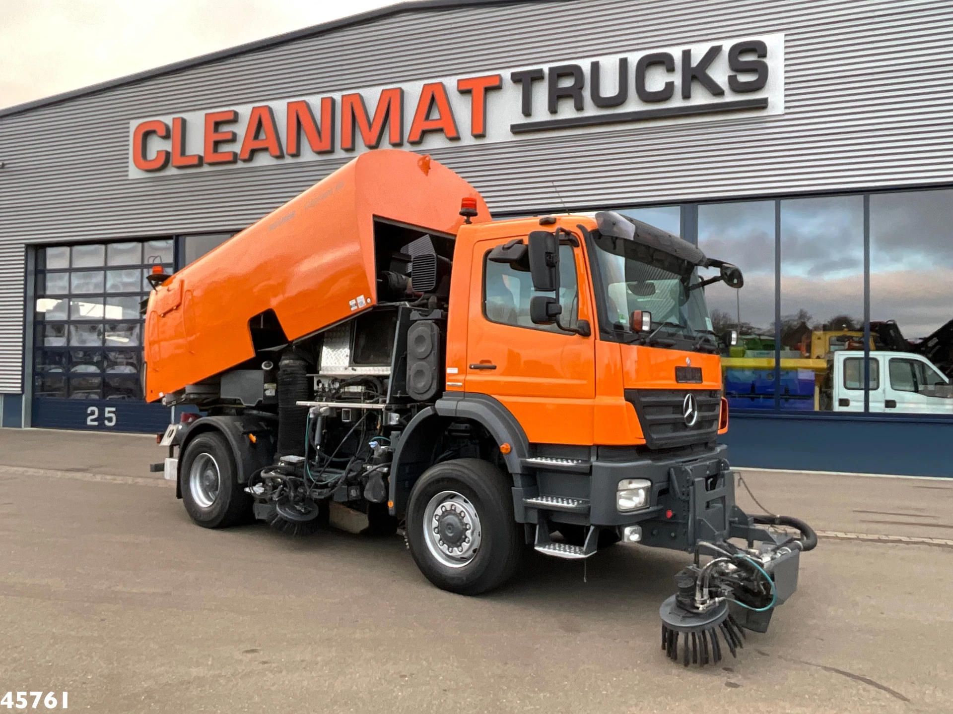 Mercedes-Benz Actros 2009 - 1829 4x4 Bucher Cityfant 60 Links en rechts vegend imagem 1