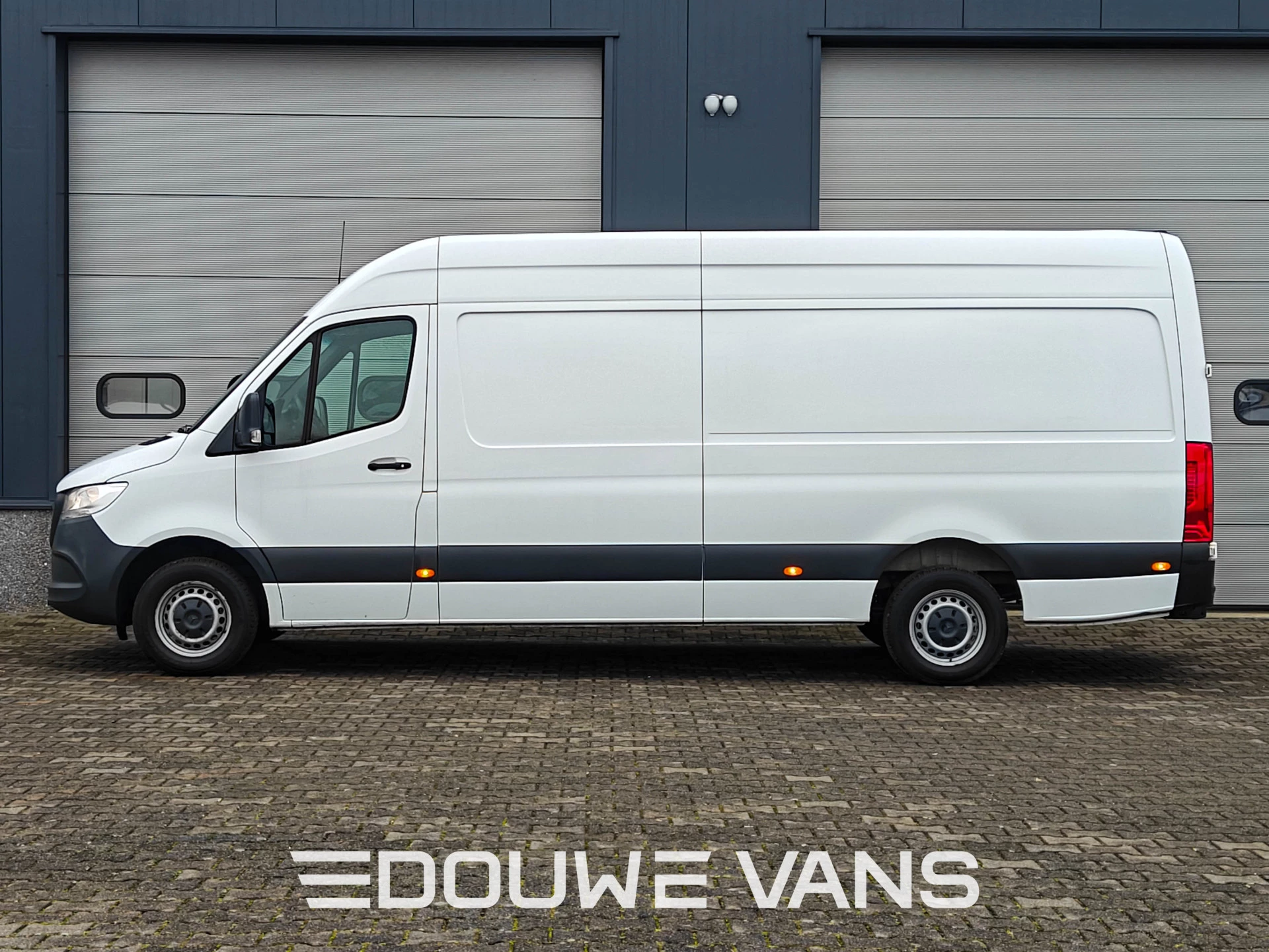 Mercedes-Benz Sprinter 2021 - 317 L3 H2 Automaat 3500kg Trekhaak MBUX Camera image 2