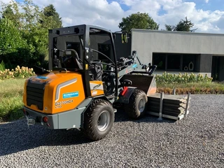 Giant G2700 X-TRA HD+ minishovel / kniklader 2026 150 uur 2026 for sale