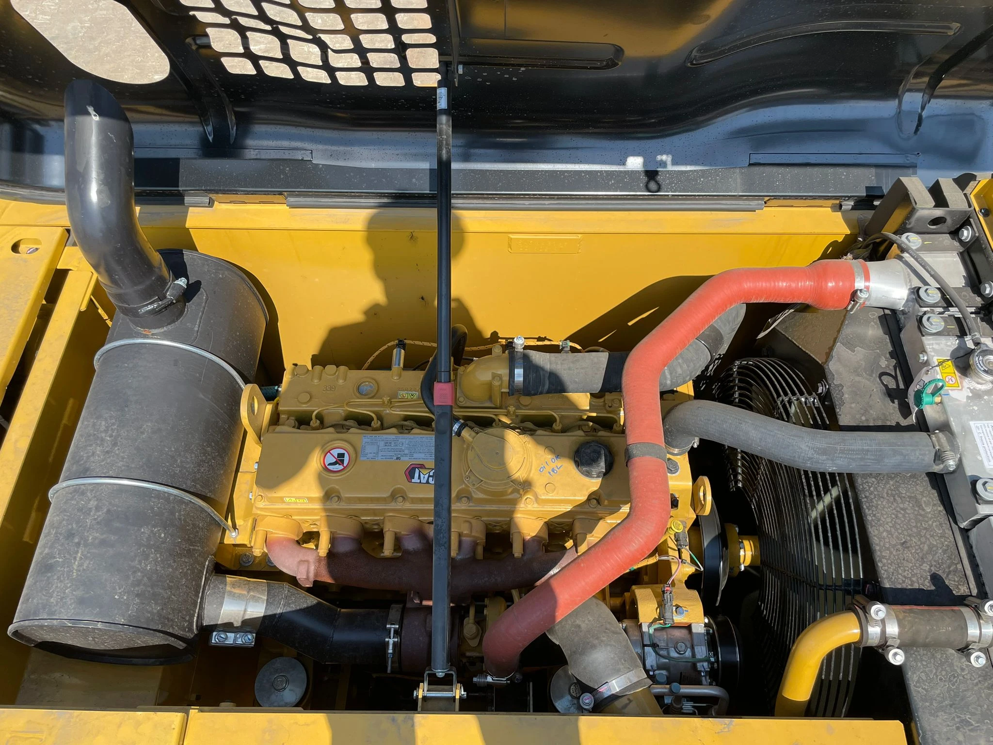 Caterpillar 323D3 2025 imagen 25