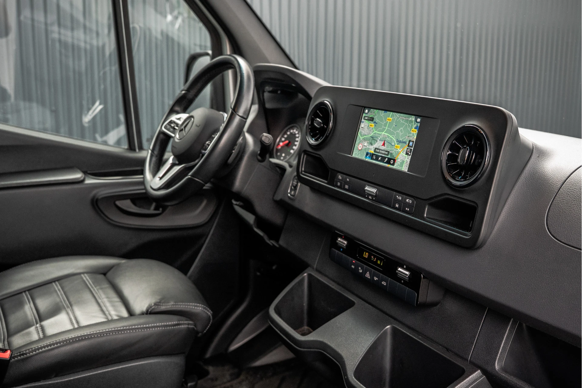 Mercedes-Benz Sprinter 2023 - 315 CDI RWD L3H2 | ZGAN | Automaat | 1e Eigenaar | Camera | Carplay | Cruise | Mbux | Climatronic Bild 2