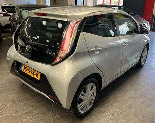 Toyota Aygo 2015 - 1.0 VVT-i x-clusiv 2e Eigenaar - Achtercamera - Airco bild 2