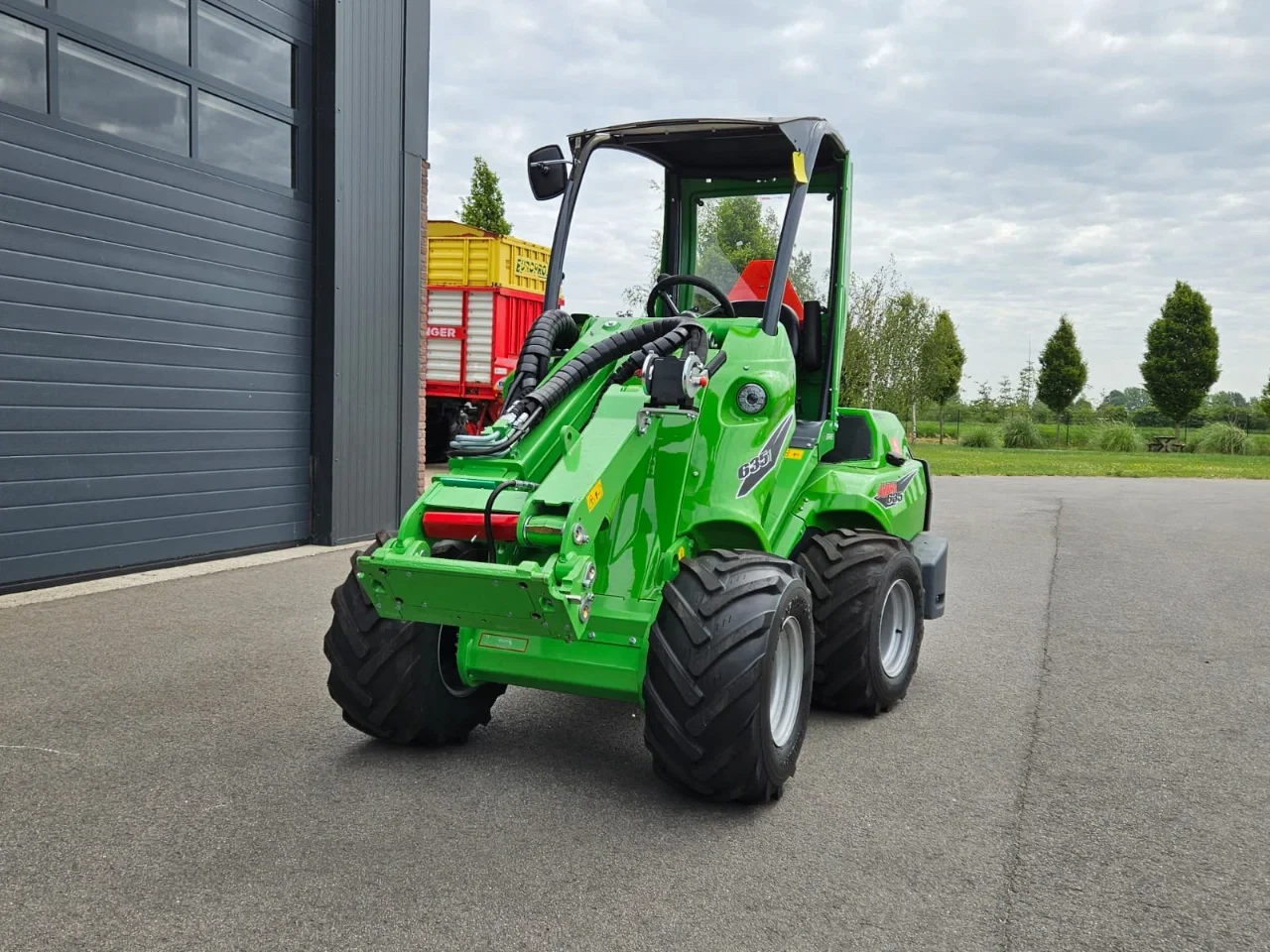 Avant 2024 - 635i Rental mini-shovel afbeelding 8