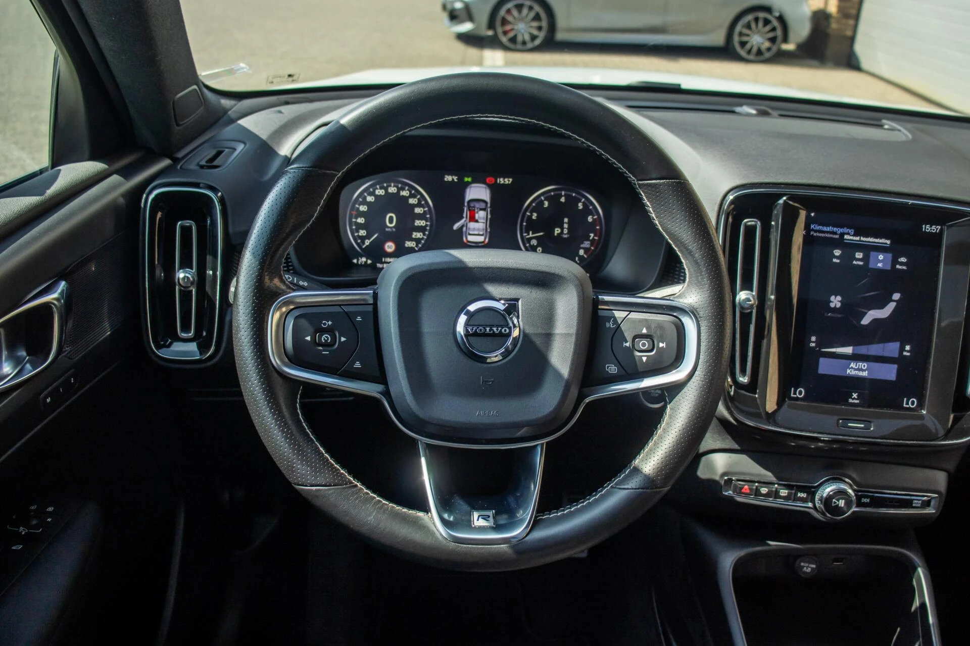 Volvo XC40 2019 - 2.0 T4 R-Design, Orig. NL, Pano, Leder, Keyless afbeelding 14