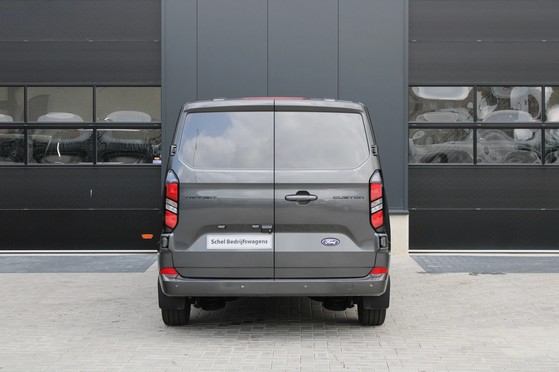 Ford Transit Custom 2025 - 320 2.0 TDCI L2H1 Limited 170pk - Adaptive Cruise - Stuurwiel verwarmd - Draadloos laden - Blind spot - Navigatie - Camera - Rijklaar zdjęcie 6