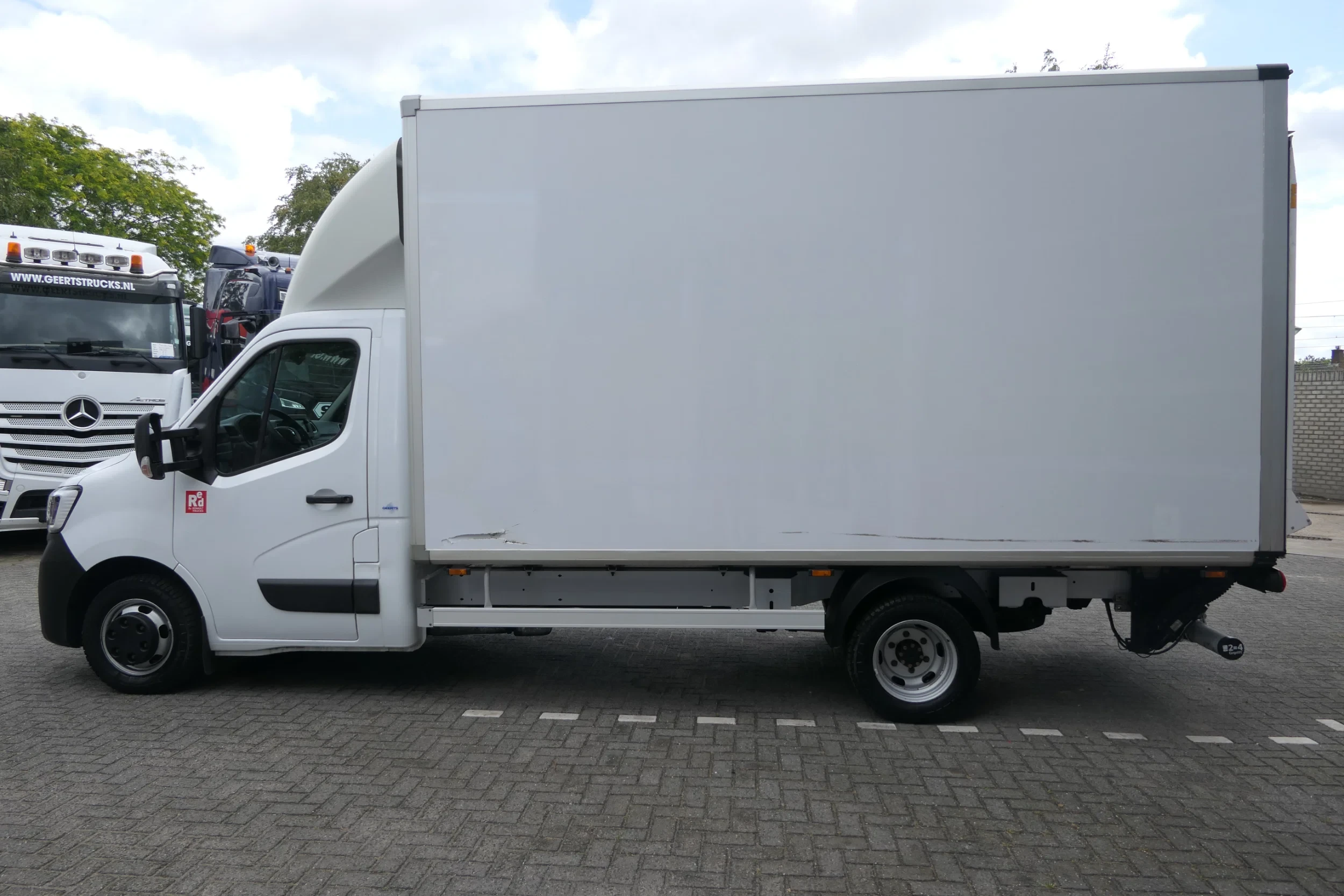Renault Master 2023 - | Double wheels | 375617Km | 2023 | Taillift 750Kg | Manual gearbox | Euro6-E | 4X2 | TUV/MOT/APK 01-2027 | NL-Van изображение 6