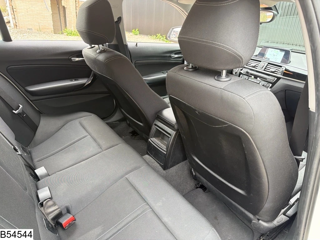 BMW 1 Series 2018 - 116 D zdjęcie 10