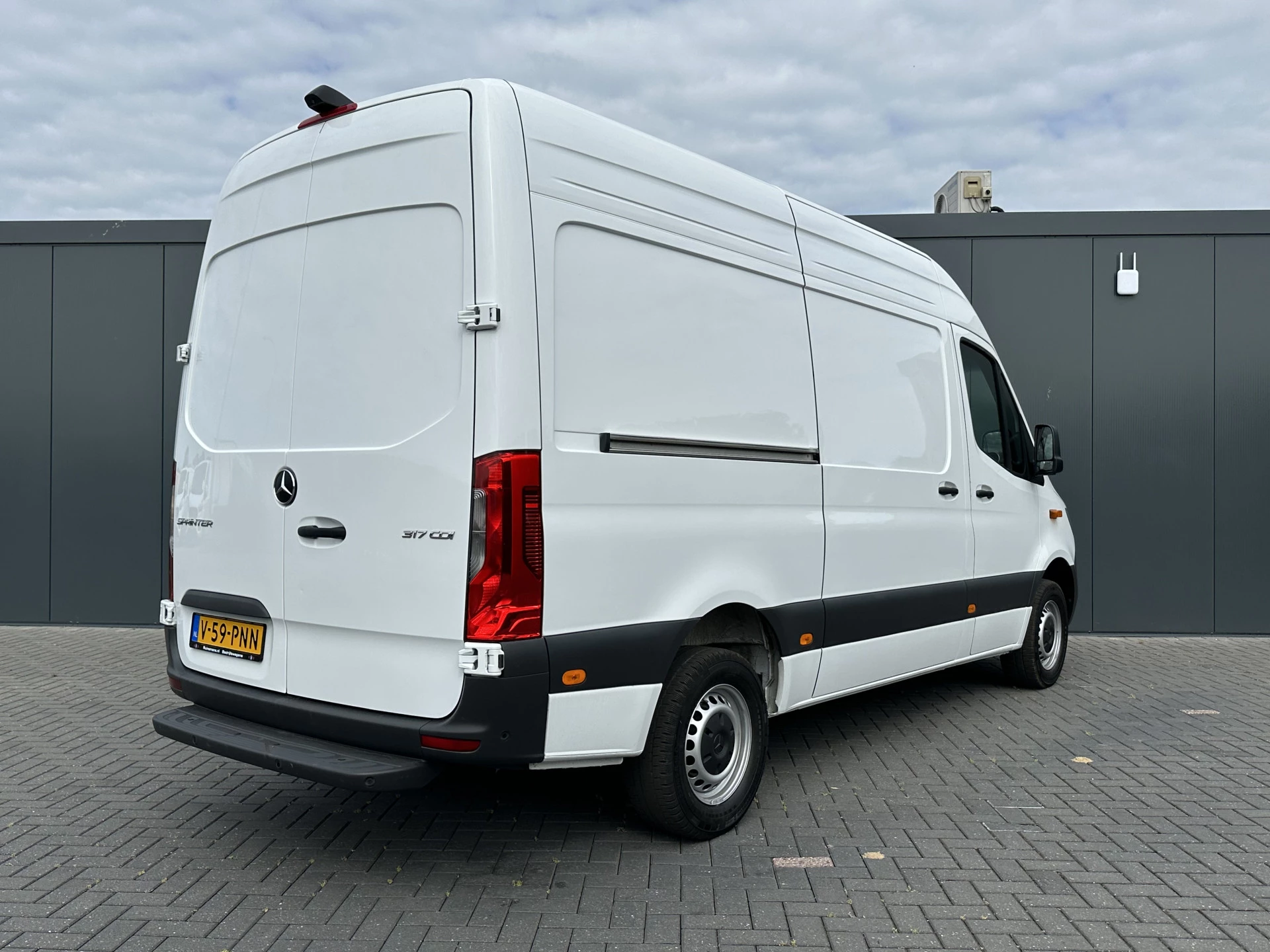 Mercedes-Benz Sprinter 2024 - 317 CDI 9G-TRONIC RWD FACELIFT / L2H2 / CAMERA / LED / MBUX / CRUISE / AIRCO / BLIND SPOT / GEVEERDE STOEL zdjęcie 3