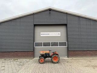 Kubota B7000 4WD minitractor image 2 thumbnail