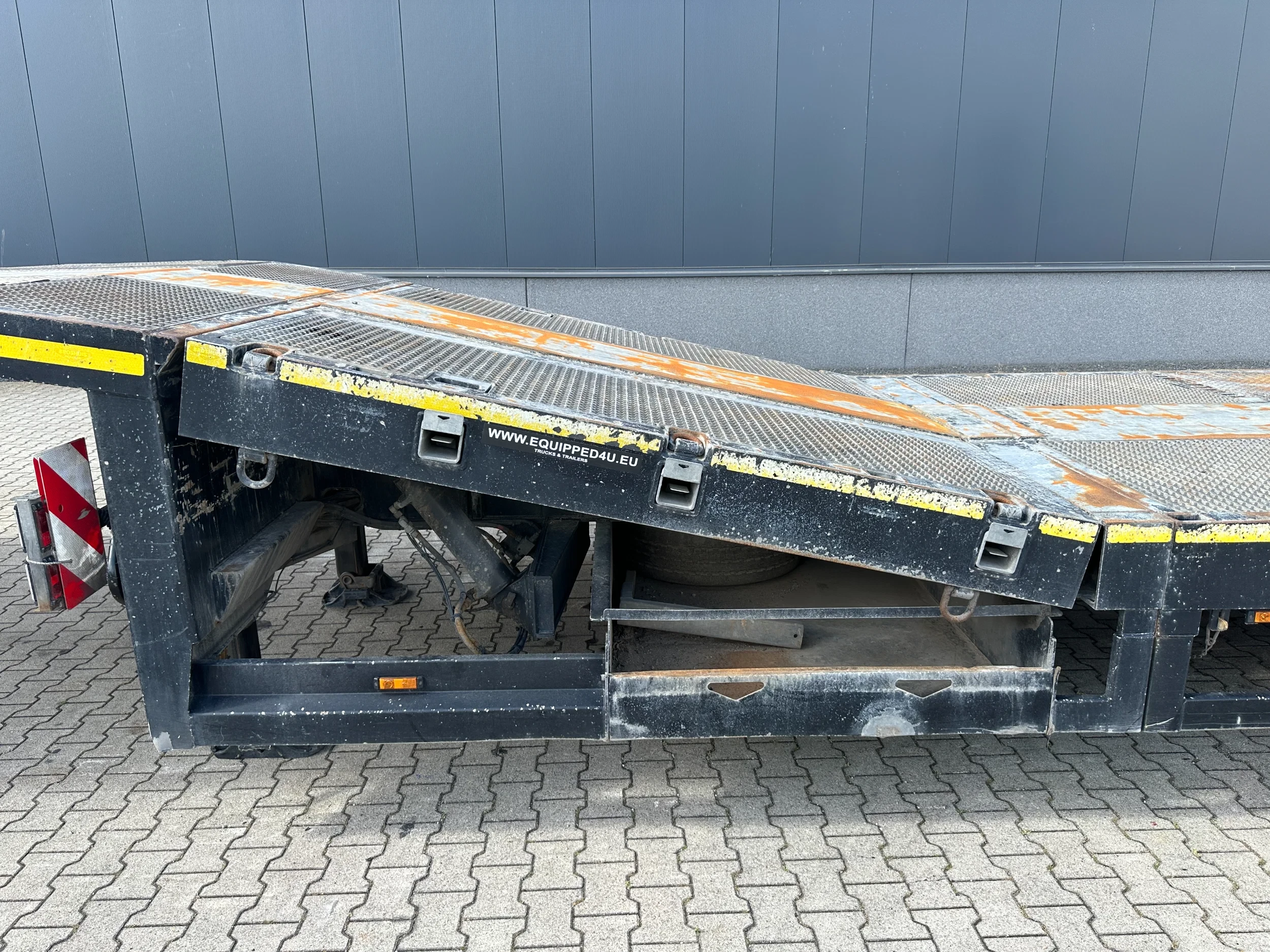 Broshuis 2017 - 3ABSD Lowloader 3-axle / GVW: 59.000kg / Neck: 23.000kg / hydraulic steering + ramps + loading table / 4.60m extendable / winch / liftaxle afbeelding 23