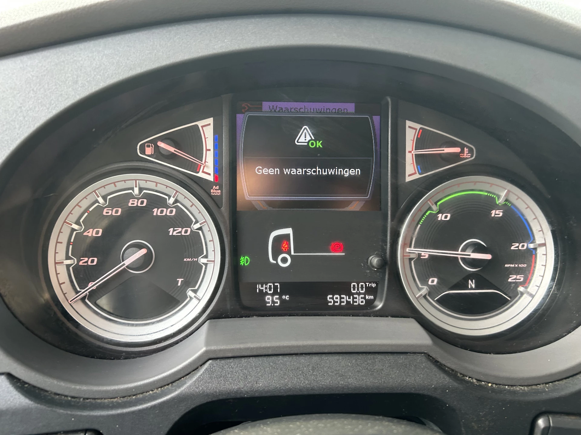 DAF XF 450 FT 2019 - Space Cab / 593 dkm / Skirts image 4