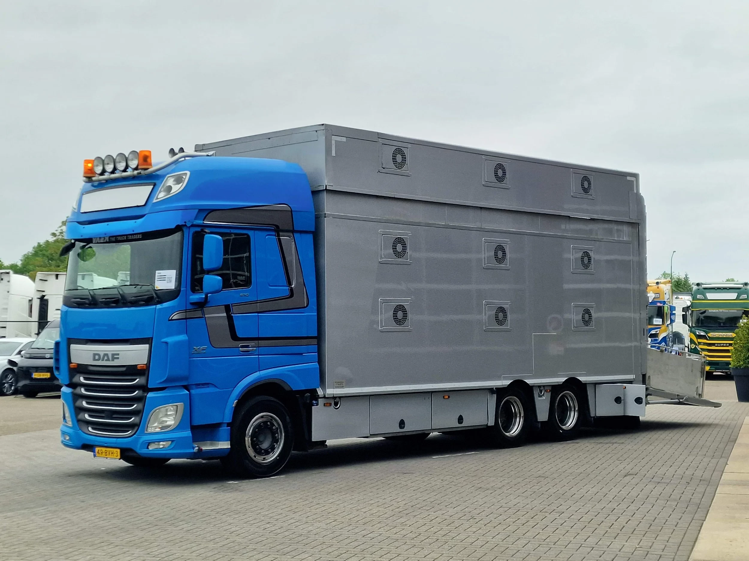 DAF XF 510 2018 - 6x2 SuperSpaceCab - Livestock Cuppers 3 deck - Ventilation - Lifting roof - Loadlift - Retarder zdjęcie 4