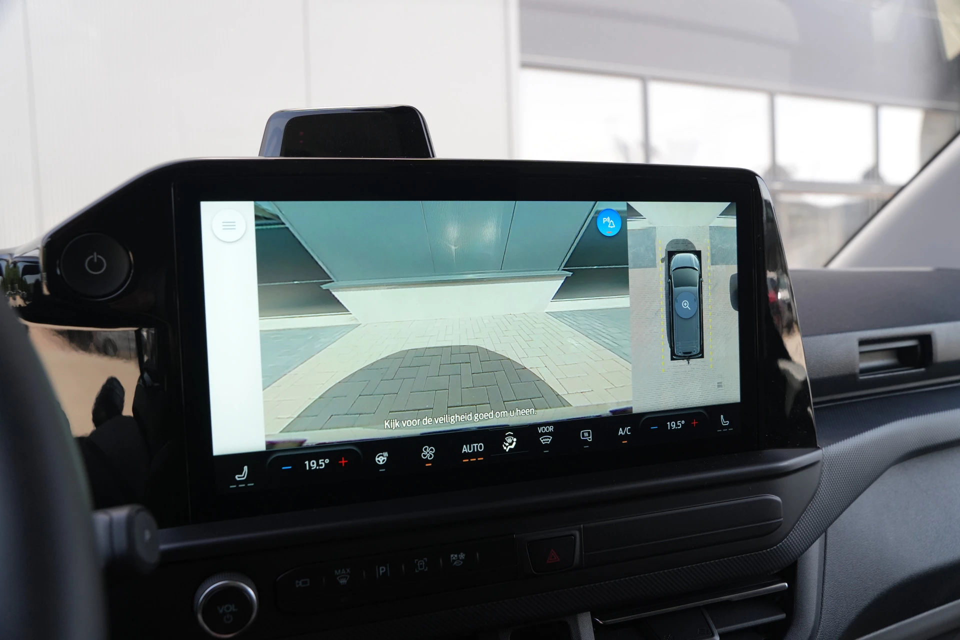 Ford E-Transit Custom 2026 - 340 L2H1 Limited 71 kWh 218pk - 2x Schuifdeur - AGR Bestuurdersstoel - Trekhaak - ACC - B&O - Navi - Stoel/Stuurverwarming - 360 Camera - Blindspot - Rijklaar obrázek 30