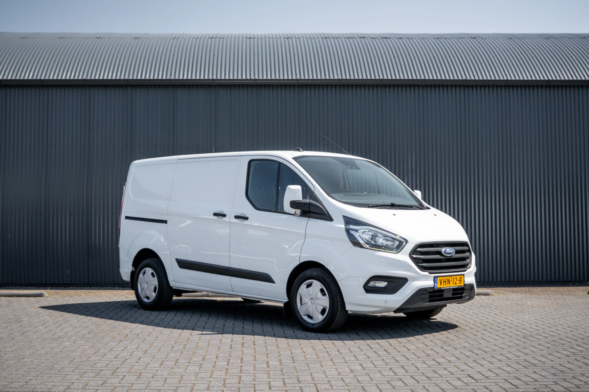 Ford Transit Custom 2020 - 2.0 EcoBlue L1H1 | 3-Zits | Automaat | LED | 1e Eigenaar | Cruise | Camera | PDC | Airco afbeelding 4