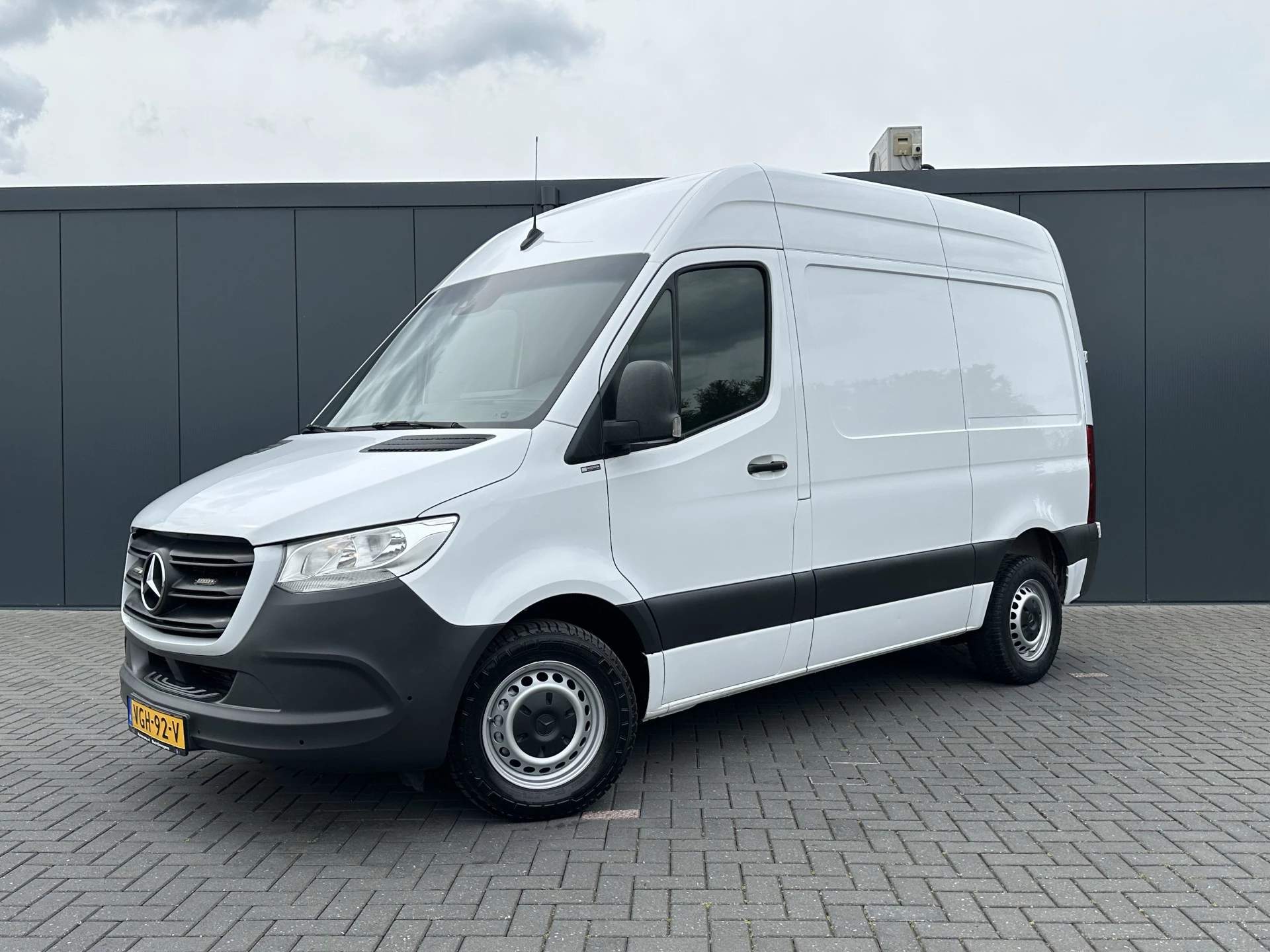 Mercedes-Benz Sprinter 2020 - 314 CDI 143 PK AUTOMAAT / L1H2 / 1e EIGENAAR / CAMERA / GEVEERDE STOEL / BLIND SPOT / CRUISE / AIRCO obrázek 2