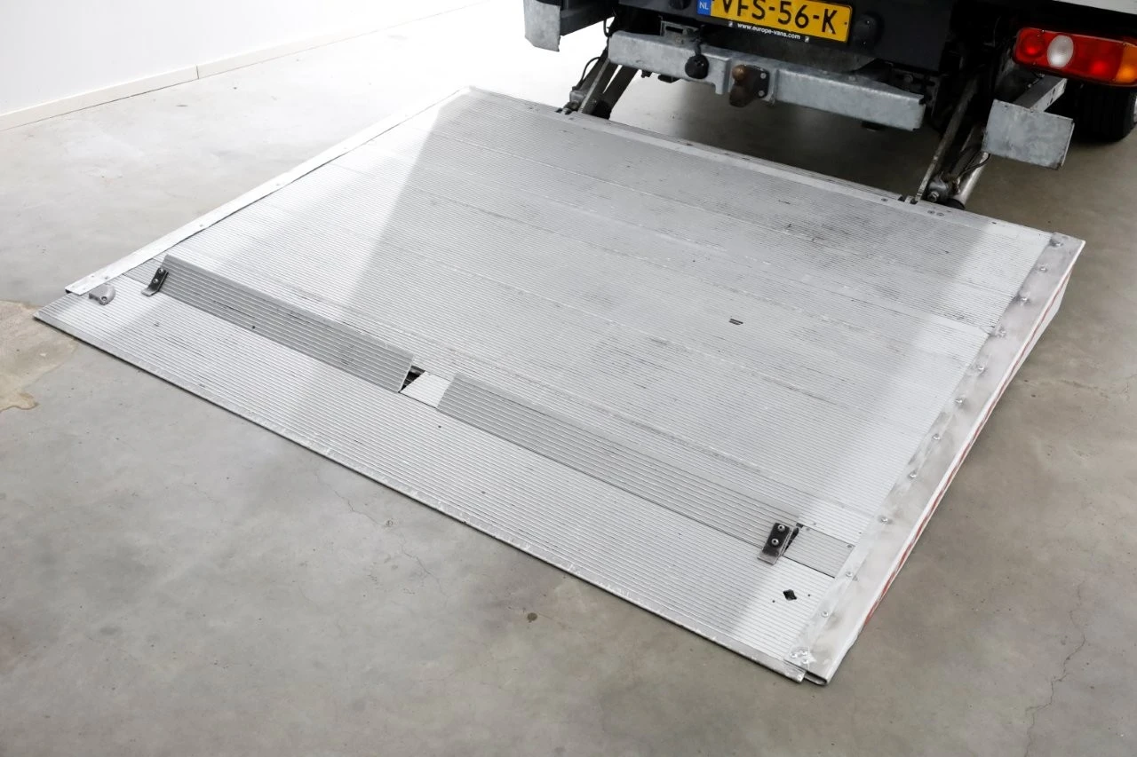 FUSO Canter 2020 - 3.0D 150pk E6 Bakwagen met laadklep en zijdeur + trekhaak 3500kg 04-2020 afbeelding 13