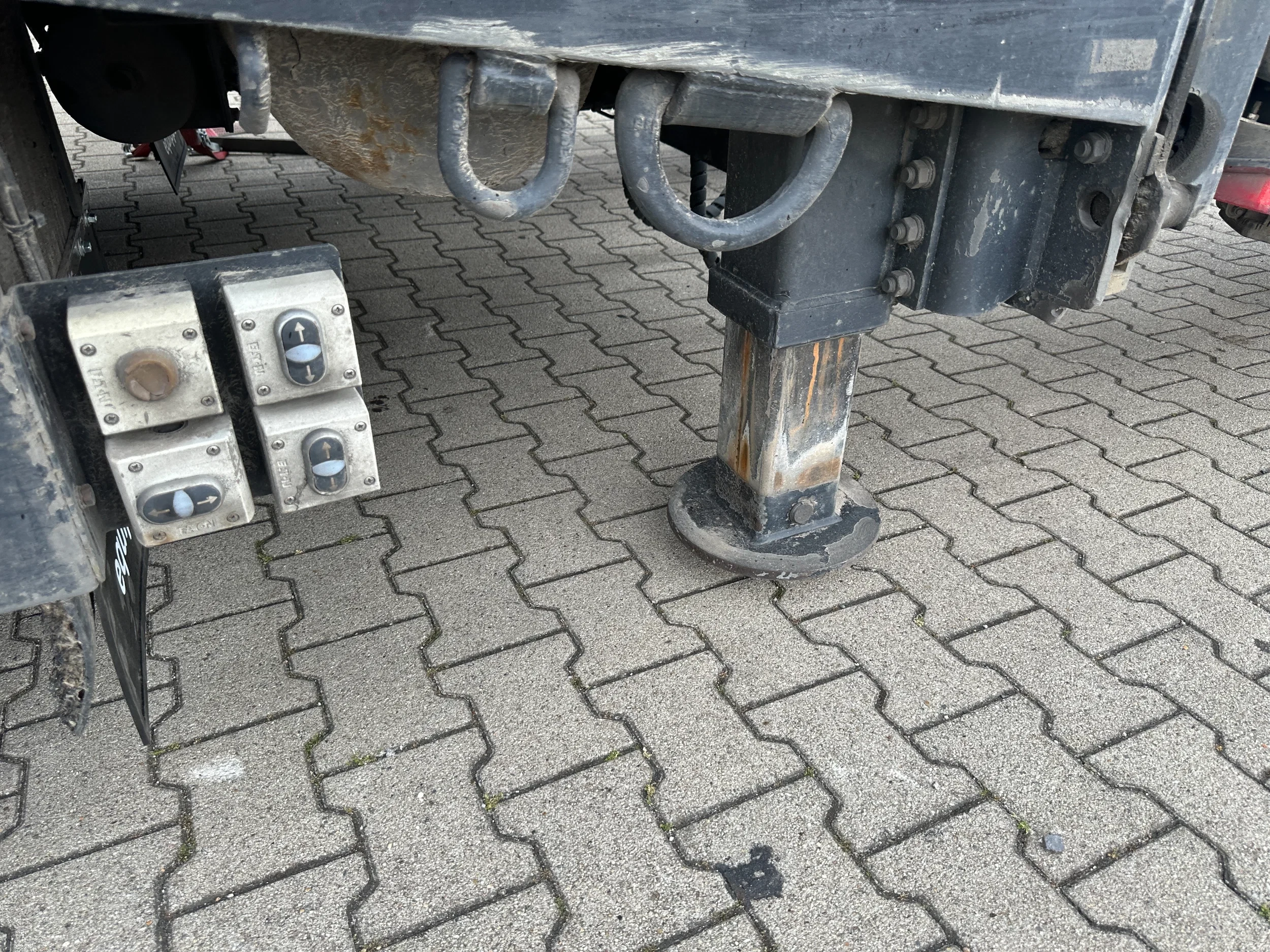 Broshuis 2019 - 3ABSD Lowloader 3-axle / GVW: 59.000kg / Neck: 23.000kg / hydraulic steering + ramps + loading table / 4.60m extendable / winch / liftaxle afbeelding 34
