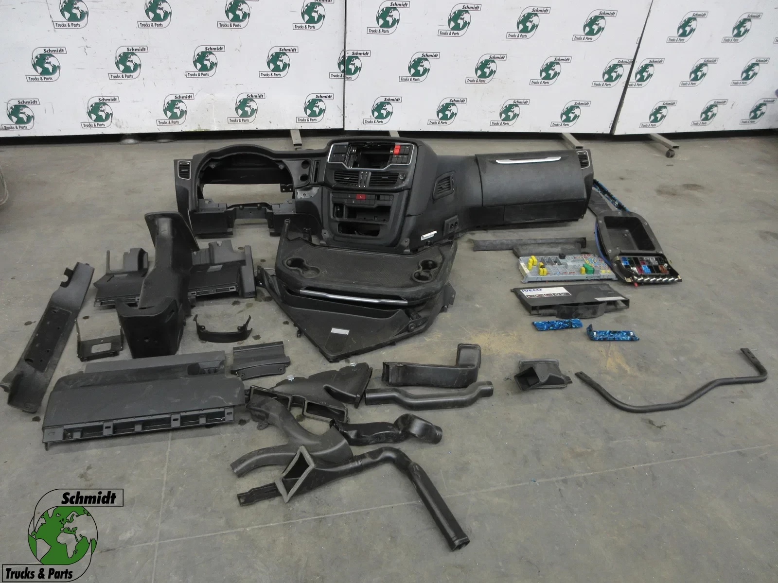 Iveco - COMPLEET DASHSBOARD IVECO S WAY MODEL 2024 image 1