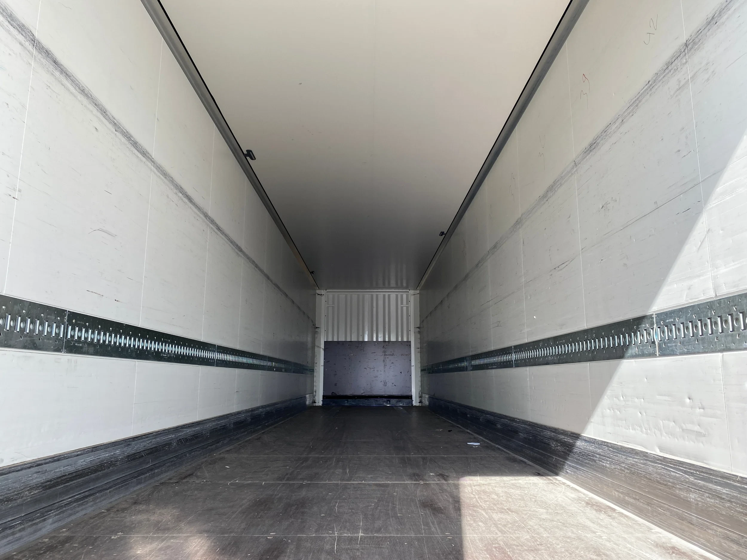 Krone 2021 - SD / Closed Box / Dhollandia / 1x Lift Axle image 6