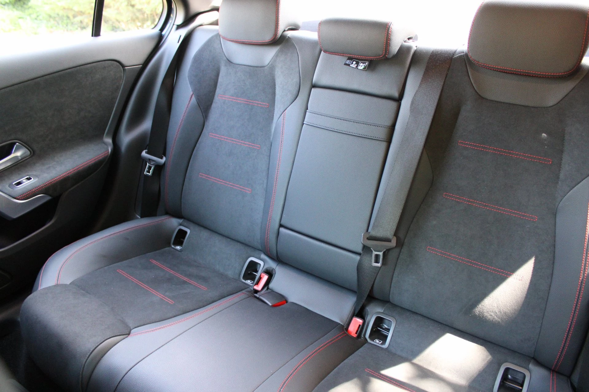 Mercedes-Benz A-Klasse 2023 - 180 AMG Line Panodak Sfeerlicht Keyless afbeelding 35