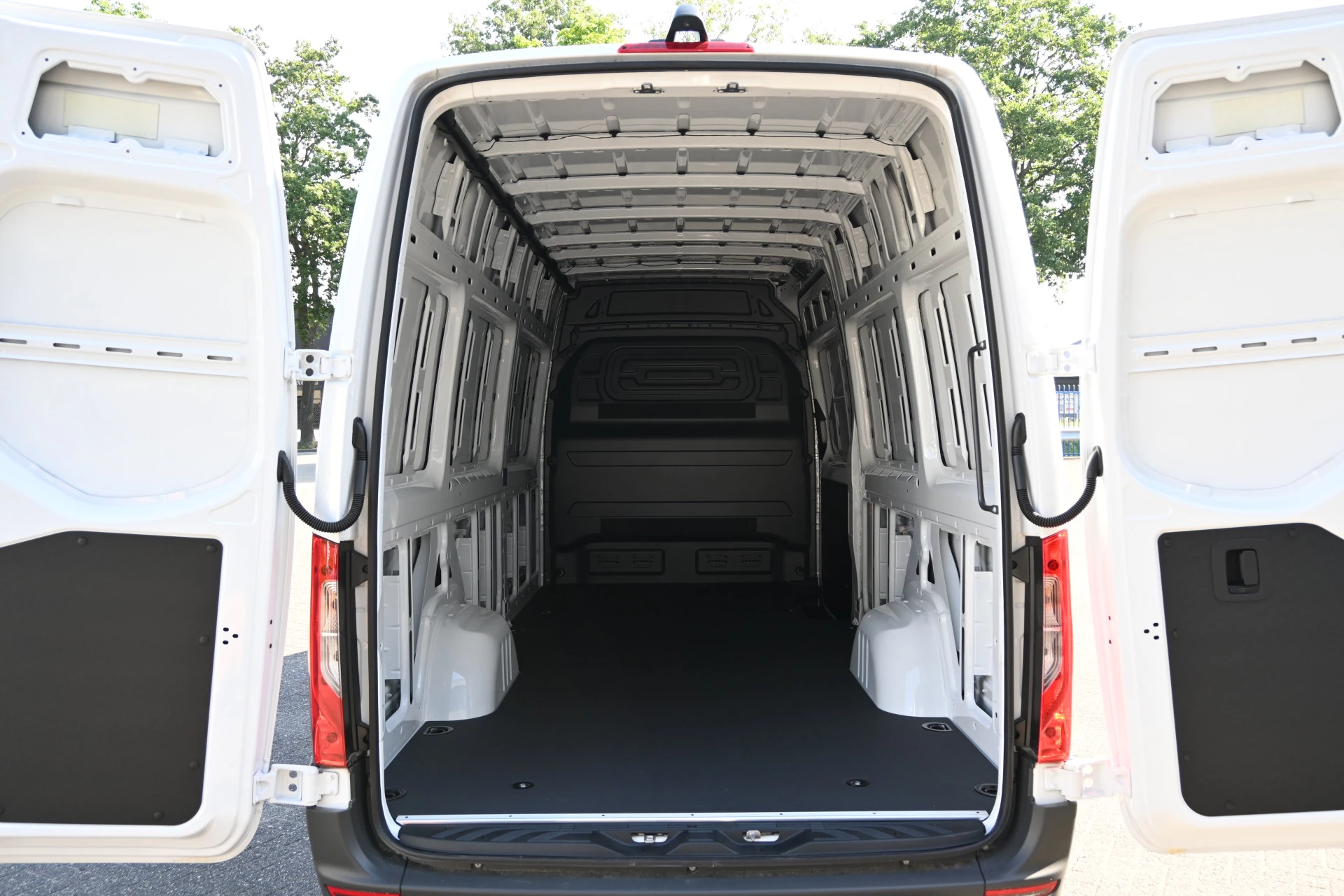 Mercedes-Benz eSprinter 2026 - 314 L3H2 Pro RWD 81kWh obrázek 11