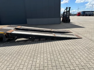 Broshuis N/A 2015 - 3ABSD Lowloader 3-axle / GVW: 53.000kg / Neck: 23.000kg / hydraulic steering + ramps + loading table / 4.60m extendable / winch / liftaxle immagine 34