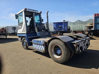 Terberg RT283 | TERMINAL TRACTOR 4X4| TURNING CHAIR. | AUTOMATIC GEAR |19208 HOURS HYDRAULIC SYSTEM. 2016 - N/A immagine 6