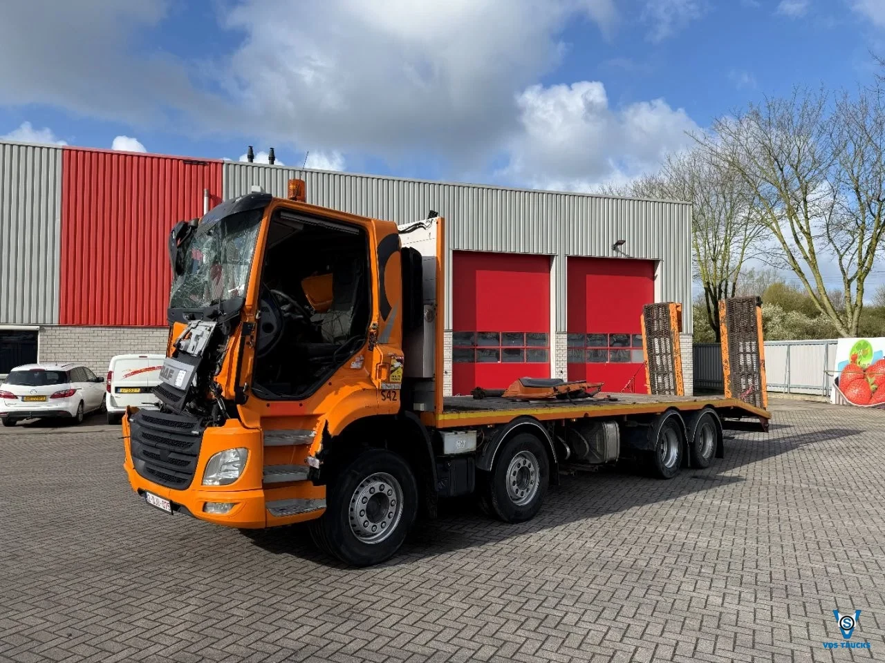 DAF CF460 2015 - / 8X2 / HYDRAULICS / WINCH / 353308 KM / PLATEAU / AUTOMATIC / EURO-6 / 2015 afbeelding 1