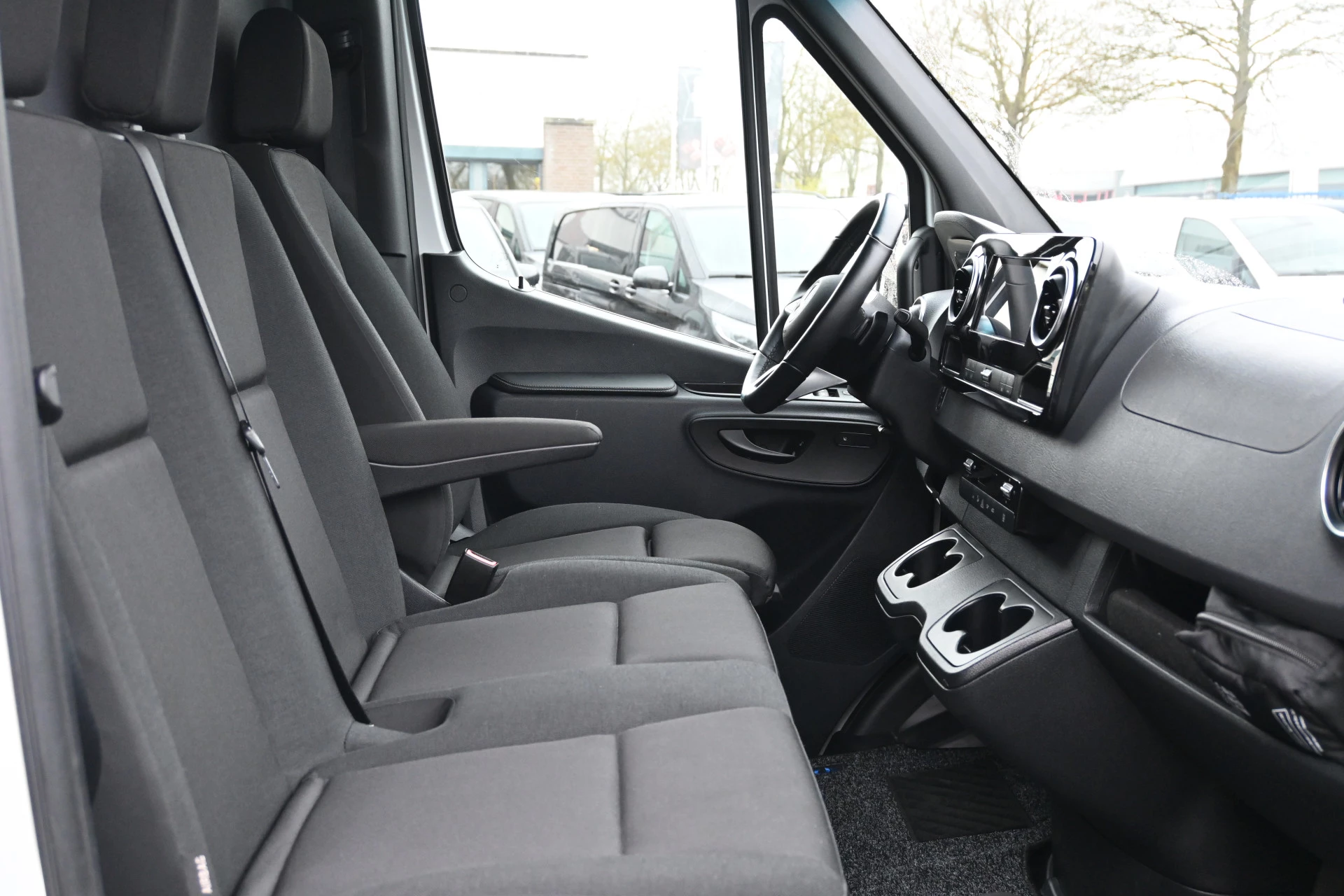 Mercedes-Benz eSprinter 2024 - 320 RWD L2H2 Pro 81kWh imagem 4