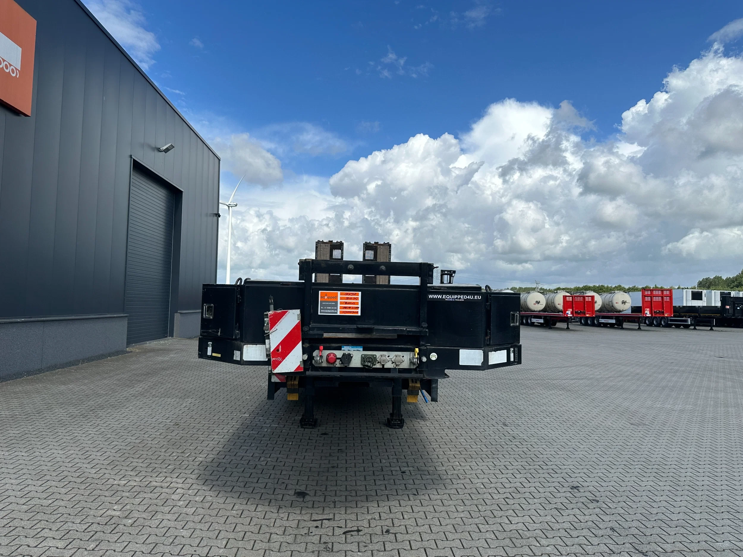 Broshuis 2017 - 3ABSD Lowloader 3-axle / GVW: 59.000kg / Neck: 23.000kg / hydraulic steering + ramps + loading table / 4.60m extendable / winch / liftaxle afbeelding 14