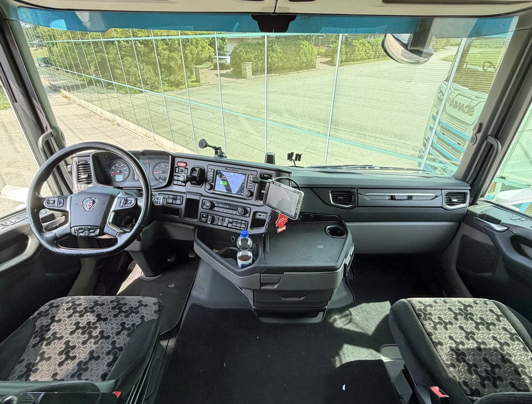 Scania S 2019 - S450 RETARDER SMART TACHO 2 PARK AIRCO 6X2 TWINSTEER 2X TANKS 2-PIECES AVAILABLE HOLLAND-TRUCK image 9