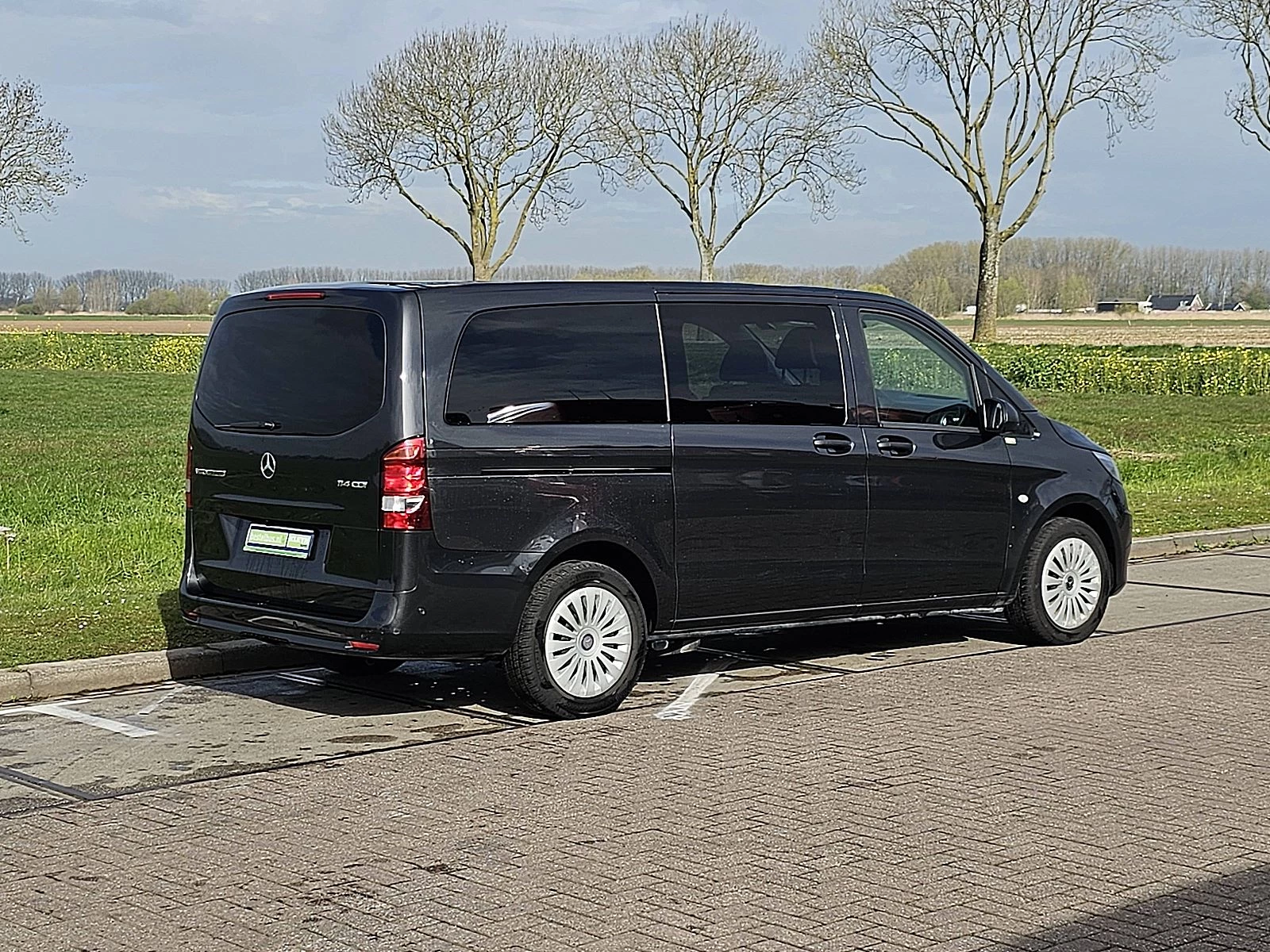 Mercedes-Benz Vito 2023 - 114 CDI TOURER zdjęcie 3
