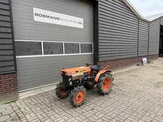 Kubota B7000 4WD minitractor image 3 thumbnail
