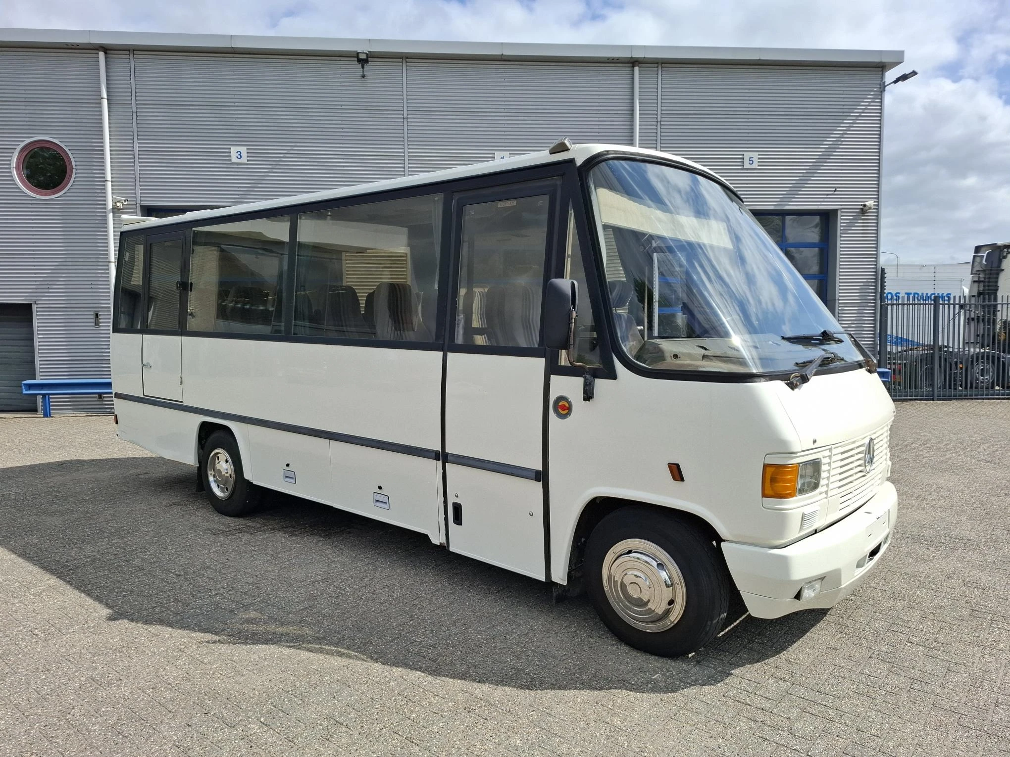 Mercedes-Benz 1991 - 814 D / 317828 KM / 23 PERSONS / FULL-STEEL / PARKHEAT+COOL / DOUBLE AIR REAR / AIRCO / MANUAL / 1991 afbeelding 2