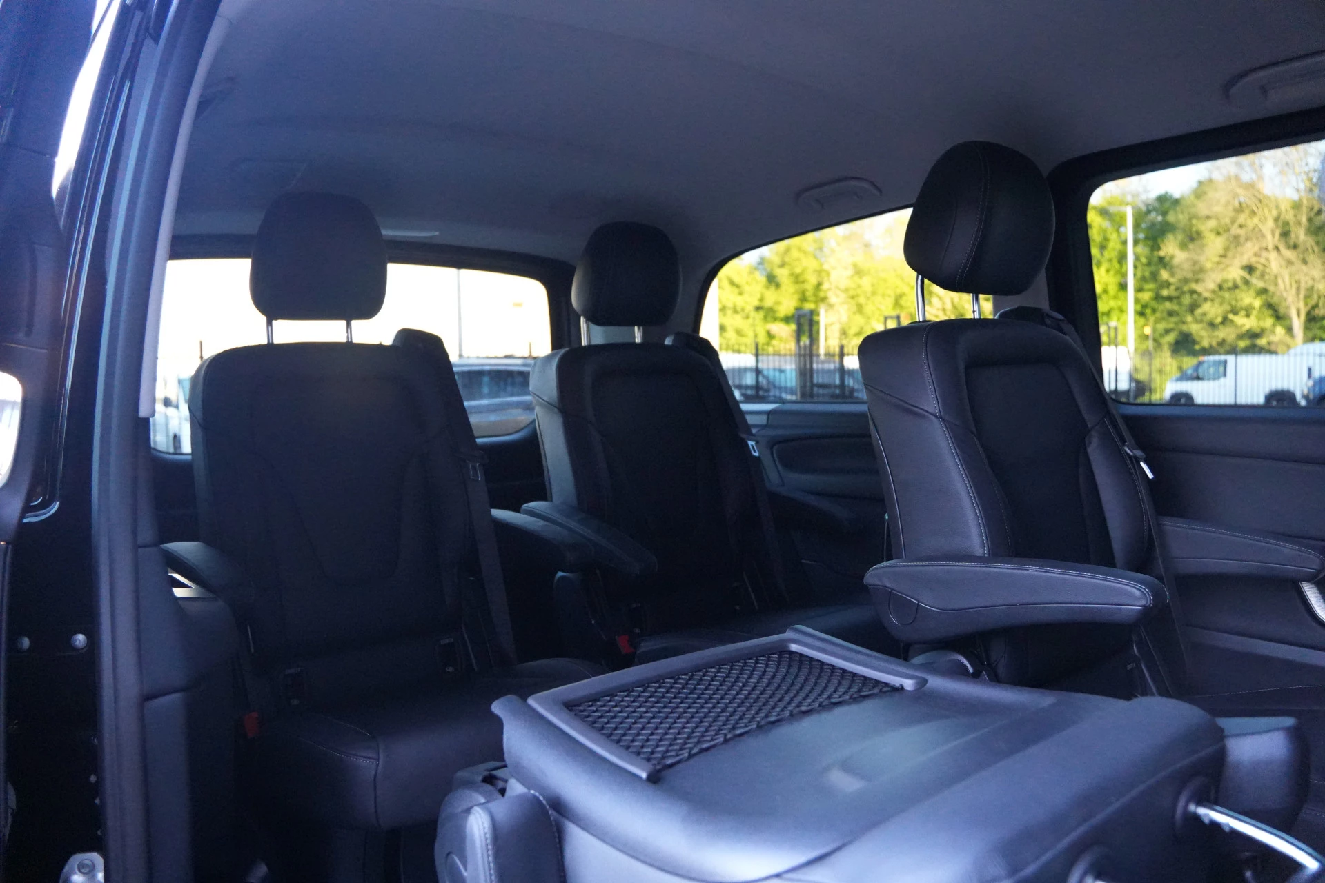 Mercedes-Benz EQV 2024 - 300 L2 90kWh 204pk - 2x Schuif - Stoel/Stuurverwarming - Stoelkoeling - Elek Schuifdeuren - Blindspot - Multibeam LED - Rijklaar Bild 46