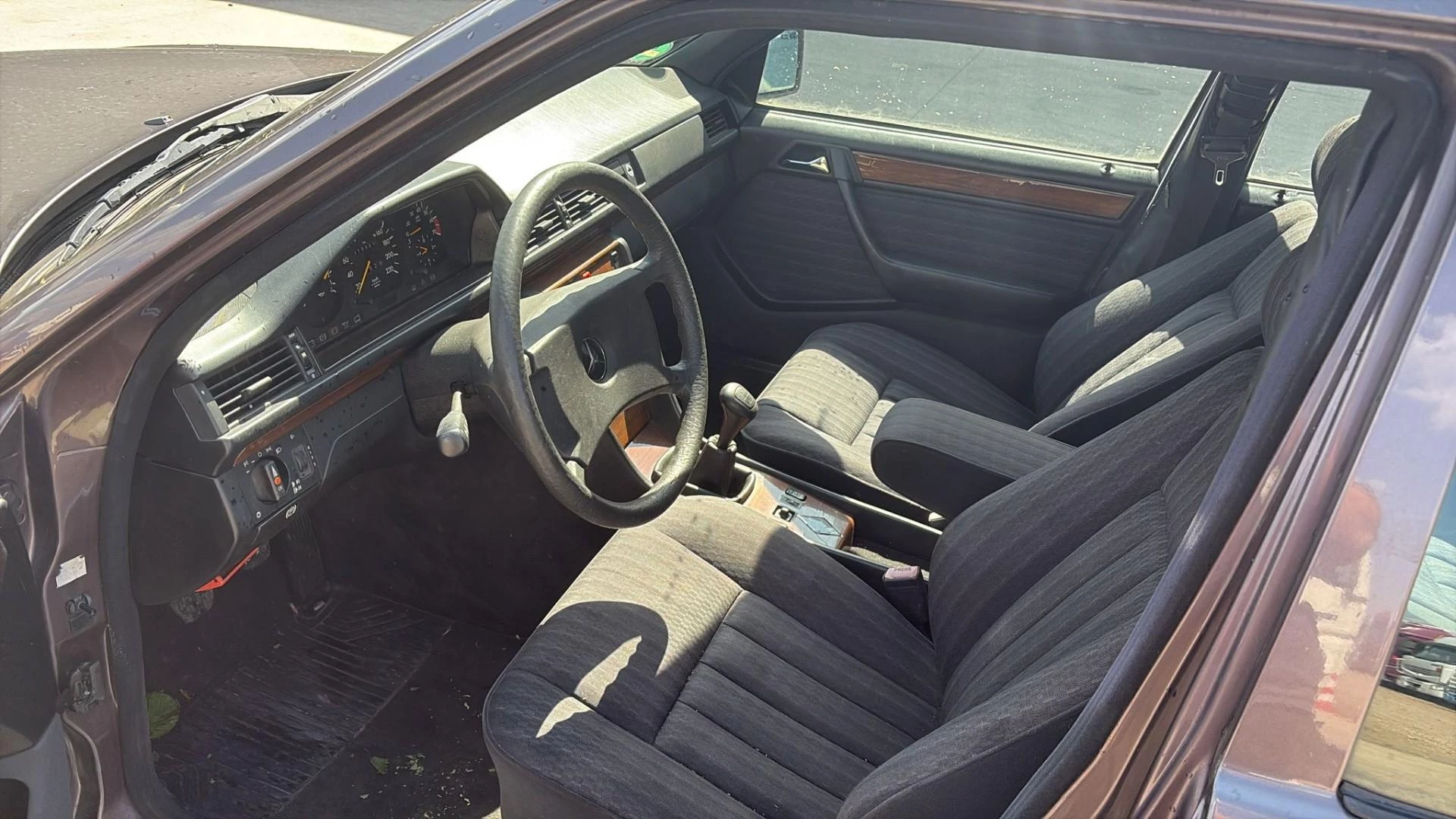 Mercedes-Benz E-Class 1990 - E200 zdjęcie 9