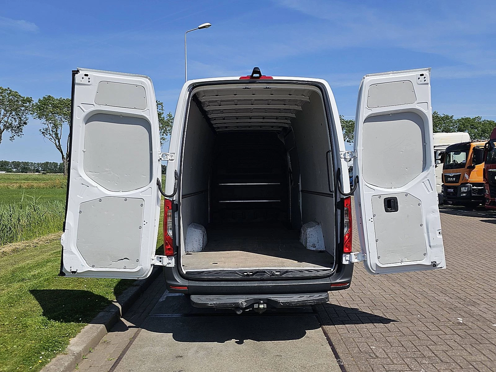 Mercedes-Benz Sprinter 2022 - 317 Bild 12