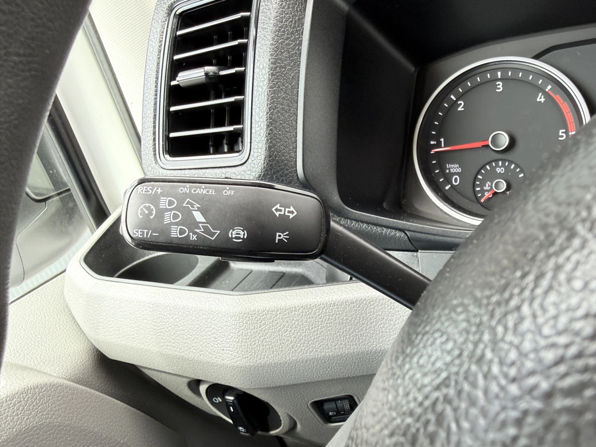 Volkswagen Crafter 2019 - 2.0 TDI 141 PK / L3H3 / 1e EIGENAAR / ZEER NETJES !! / AIRCO / CRUISE / ERGO GEVEERDE STOEL Bild 11