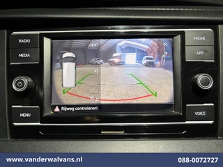 Volkswagen Transporter 2020 - 2.0 TDI 150pk L2H1 Euro6 Airco | Camera | Apple Carplay | 2500kg Trekhaak | Cruisecontrol afbeelding 2 miniatuur