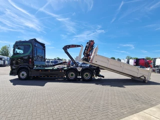 Scania S 2023 - 590S V8 NGS 6x4 - HIAB Multilift 24T + Box with Palfinger crane - Like new - Retarder - Full air - Leather obrazek 63