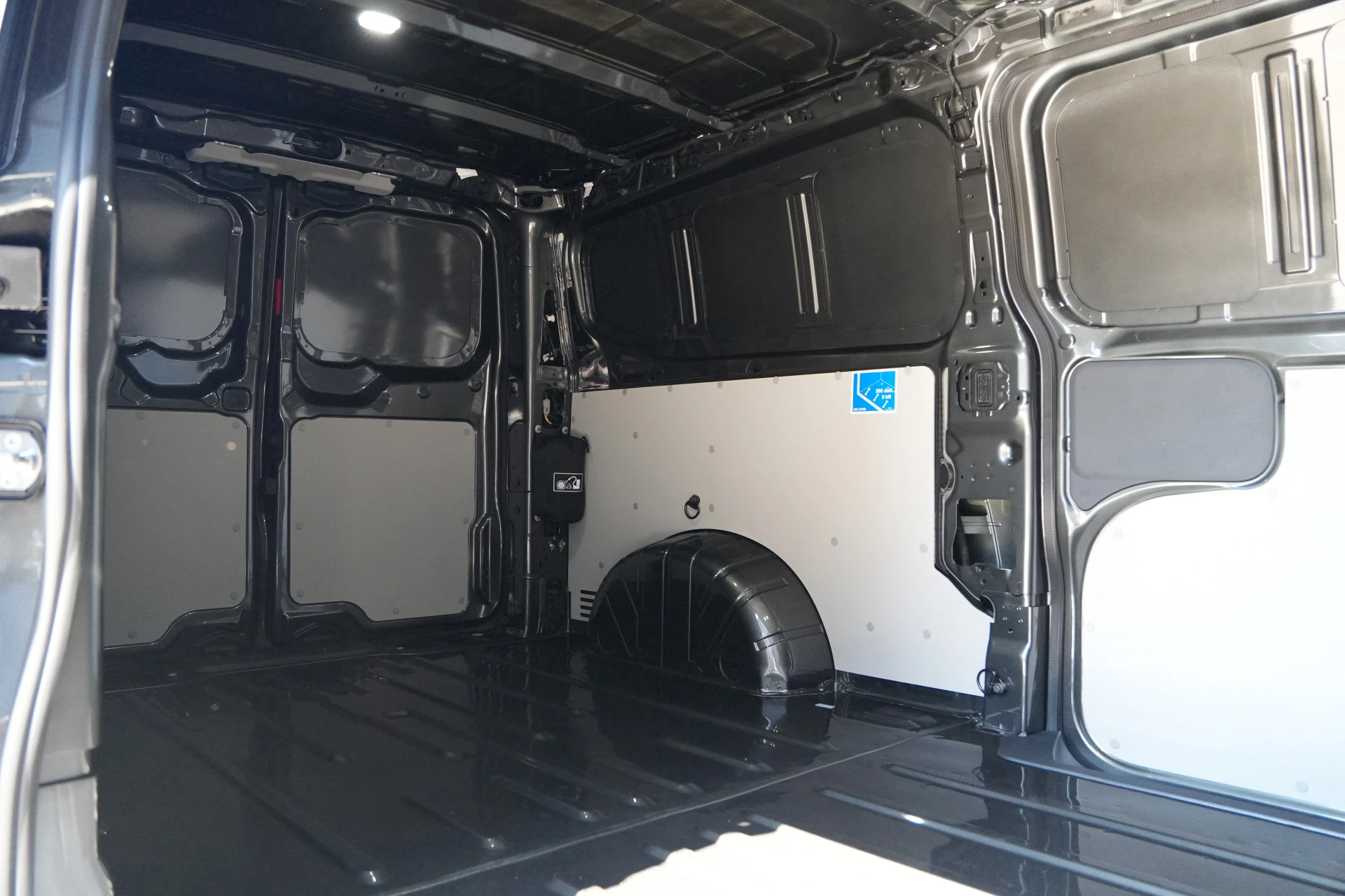 Ford E-Transit Custom 2026 - 340 L2H1 Limited 71 kWh 218pk - AGR Bestuurdersstoel - 2x Schuifdeur - LED - 360 Camera - B&O - ACC - Navi - Stoel/Stuurverwarming - Rijklaar immagine 12