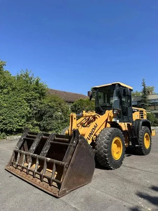 Hyundai HL730-9A 4X4 Radlader Mulch-/Klappschaufel KLIMA A 2016 - HL730-9A 4X4 Radlader Mulch-/Klappschaufel KLIMA A/C image 2