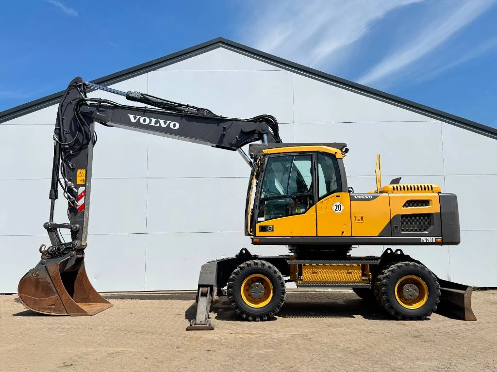 Volvo 2016 - EW210D - German Machine / Triple Boom image 1
