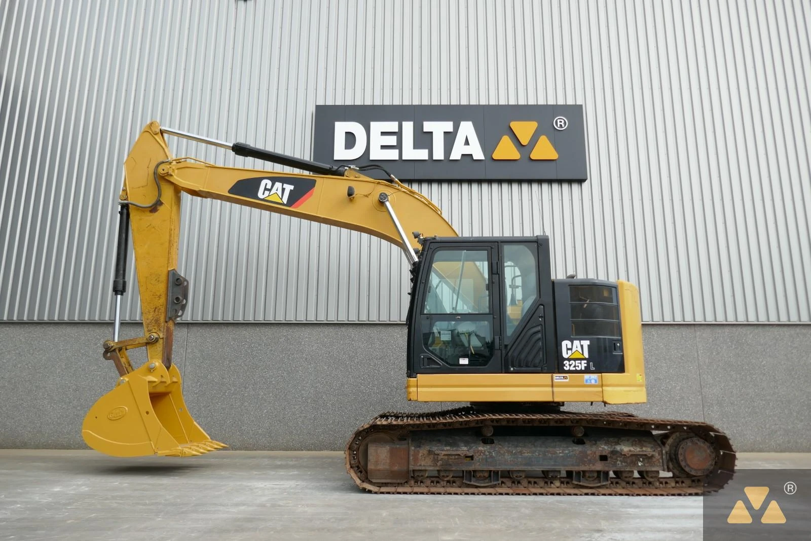 Caterpillar 2017 - 325F LCR afbeelding 1