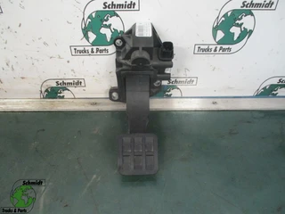 Renault - 7482267250 Gas pedaal T 460 en venta