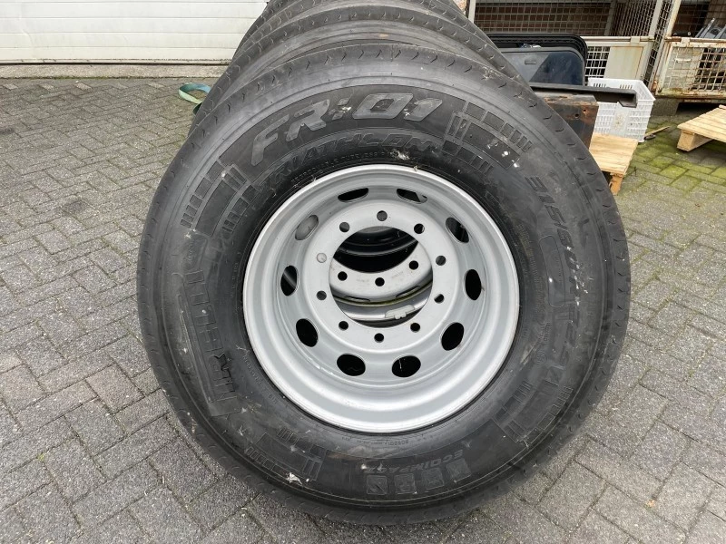 Diverse 2023 - PIRELLI 315/80R22.5 FR:01 TRIATHLON MET VELG (ALS NIEUW) afbeelding 3