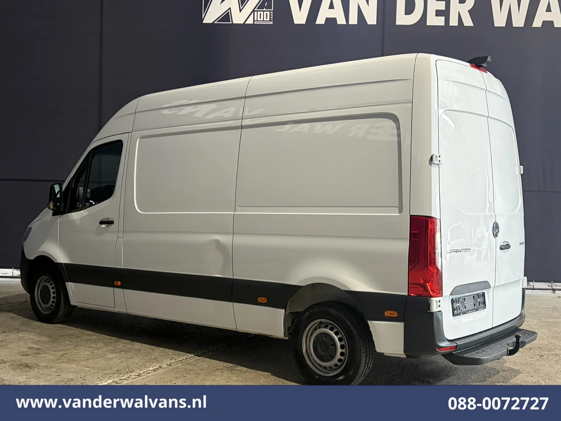 Mercedes-Benz Sprinter 2023 - 211 CDI 115pk L2H2 Euro6 Airco | Trekhaak | Bijrijdersbank afbeelding 3